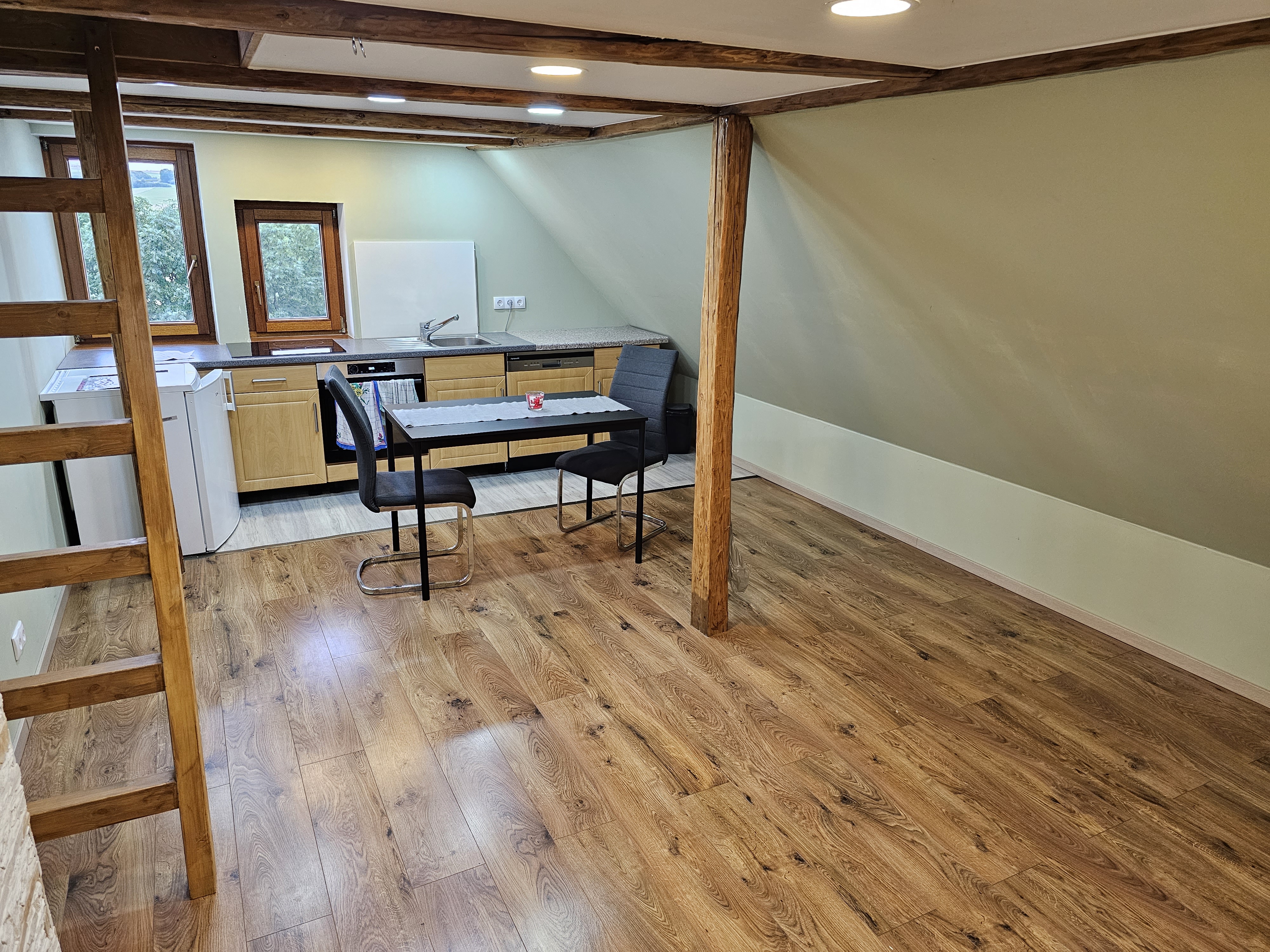 Laminat offener Wohnraum